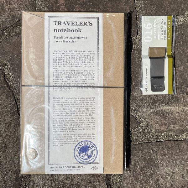 トラベラーズノート レギュラーサイズ オリーブ & ペンホルダー M