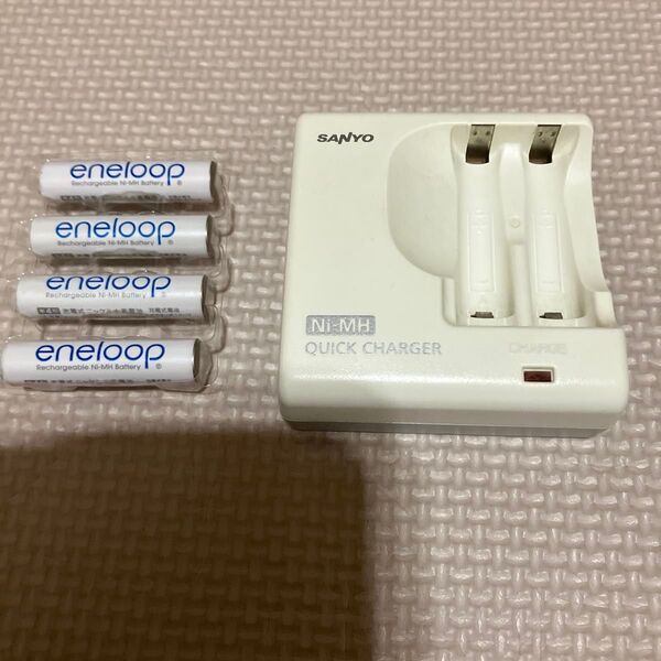 単三単四充電器(SANYO)エネループ単四充電池4本 ジャンク品同様扱い