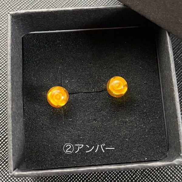 ②アンバー 花 彫り ピアス ポスト(軸)のみs925 天然石 パワーストーン ケース付き シルバー