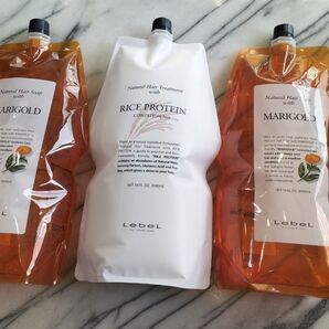 脂性気味の髪の方にルベルマリ―ゴ―ルドシャンプー2本ライスプロテイン1本各1600ml