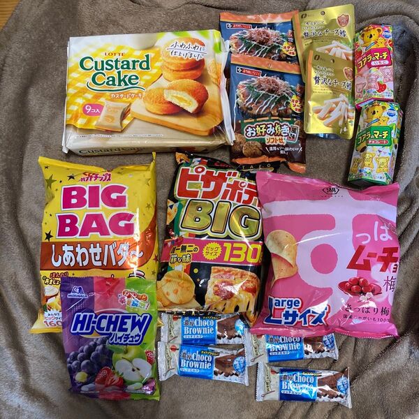 ②お菓子詰め合わせ ポテトチップス コアラのマーチ チョコブラウニー チーズ鱈 ハイチュウ ケーキ