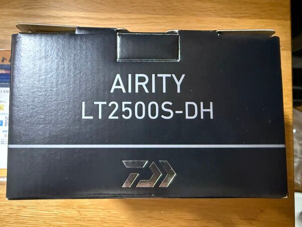 ダイワ 23エアリティ LT2500S-DH 実釣1度のみ! 美品! ゴメクサス ハンドル リールスタンド付き!