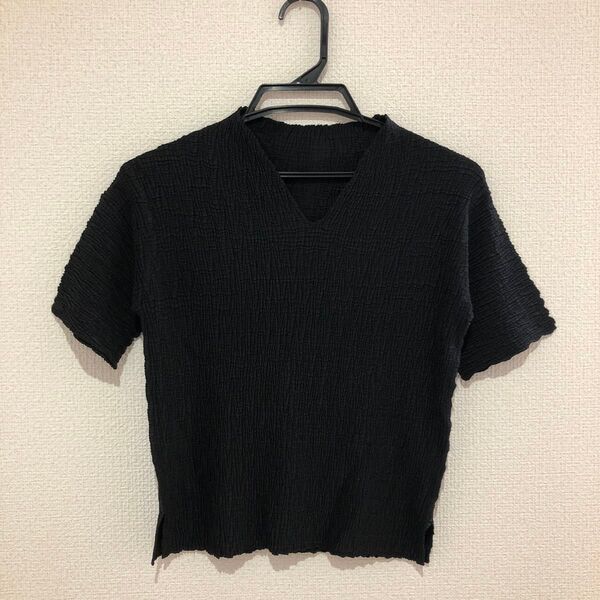 【美品】トップス カットソー Tシャツ Vネック 黒 ブラック シワ加工 伸縮性