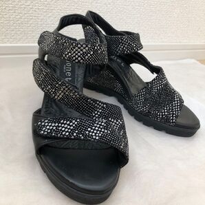 Monet 【サイズ22㎝〜22.5㎝】ウェッジソールサンダル ドット柄 ラメブラック(幅9㎝)『甲高の方にオススメです。』