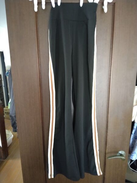 サイドラインフレアパンツ サイドライン ヨガフレア ヨガパンツ ジャージ サイズM ハイウェスト