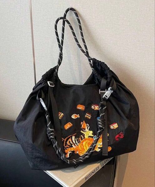 ショルダーベルトつき 2way 刺繍 肩掛け トートバッグ エコバッグ 猫 可愛い 大容量 おしゃれ 斜めがけ ナイロン 夏