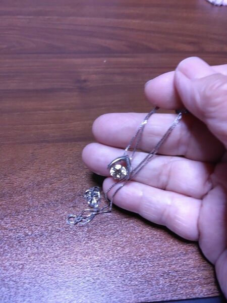 末使用ダイヤモンドペンダントプラチナーPt900台ダイヤモンド大粒天然キラキラ輝気が強く眩しいほど。トップ裏に刻印限界値下げ
