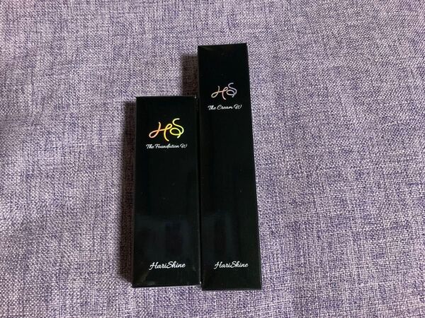 ハリシャイン薬用リンクルケア、美白リキッドファンデーション、ライトオークル26g。ハリシャイン薬用クリーム22gをセットで