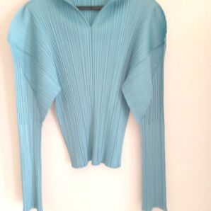 ISSEY MIYAKE プリーツプリーズ トップス ターコイズブルー