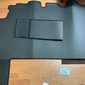 新型ステップワゴン フロアマット ラバータイプ カーボン調 新品 未使用