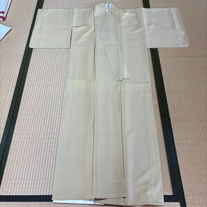 【未使用・しつけ糸付き】五三の桐紋入り 色無地 着物 ベージュ系 フォーマル セミフォーマル リメイク素材にも