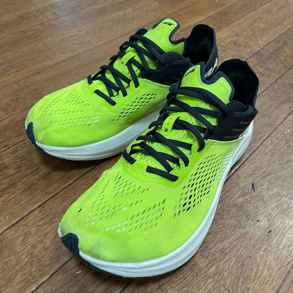 アルトラALTRAバニッシュカーボン26.5US8.5トレイルランニングマラソン NIKE PUMAシューズアシックスアディダス