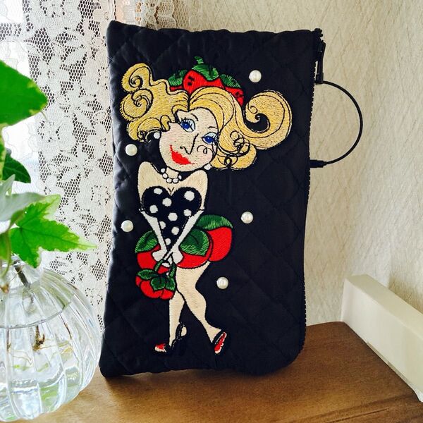 ロラライハリス刺繍★ワイヤーリングつきポーチ ハンドメイド