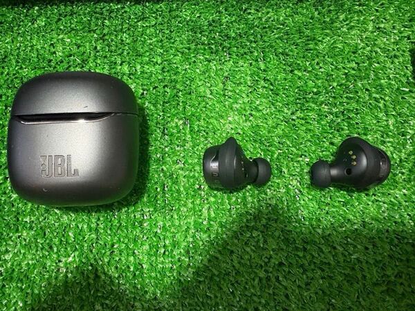 【中古品】 JBL TOUR PRO+ TWS ブラック ワイヤレスイヤホン Bluetooth ACアダプターおまけ