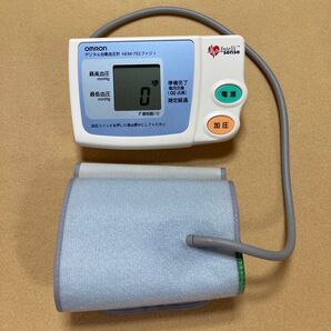 OMRON デジタル自動血圧計 HEM-762 ホワイト