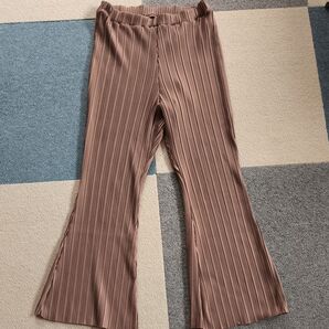 プリーツパンツ 脚細見えタイプ