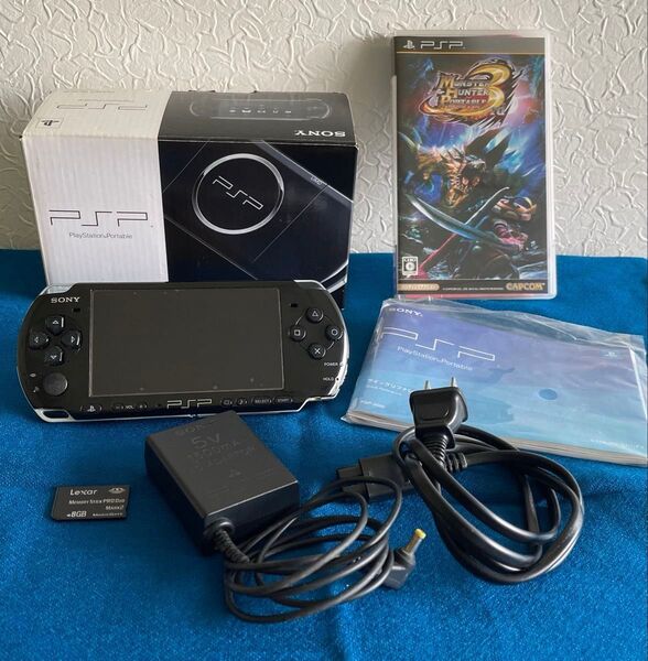 PSP PSP-3000PB (ピアノ・ブラック)本体 【おまけ】UMDモンハン3rd、8GBメモリースティック