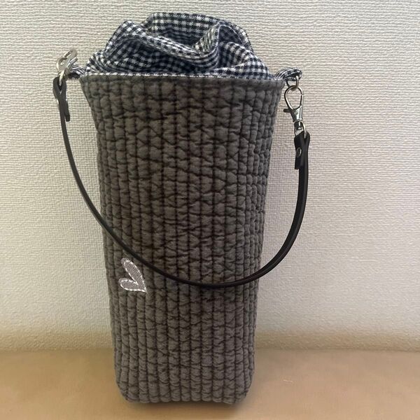 ヌビ 保冷保温ペットボトルカバー ダークグレー×白ハート刺繍ハンドメイド