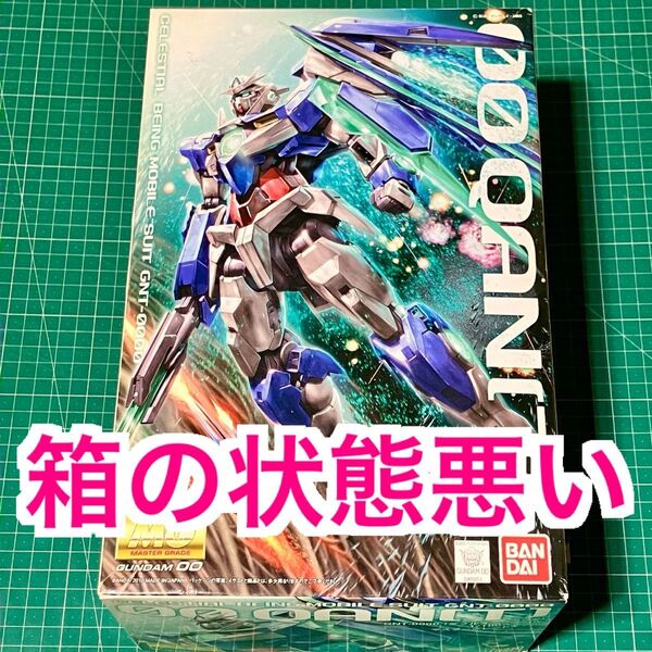 【未組立】1/100 MG GNT-0000 ダブルオークアンタ 「劇場版 機動戦士ガンダム00(ダブルオー) 」【箱状態悪い】