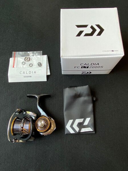 【美品】ダイワ 21カルディア FC LT2000S ※ハンドル無し