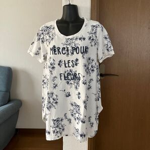 小花柄チュニック丈Tシャツ ロゴ入り