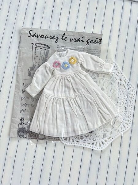 作家様 ブライス リカちゃん ワンピース アウトフィット ハンドメイド パステル刺繍