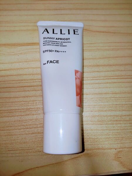 アリィー クロノビューティ カラーチューニングUV 02 日焼け止めジェル(顔用) SPF50+ PA++++