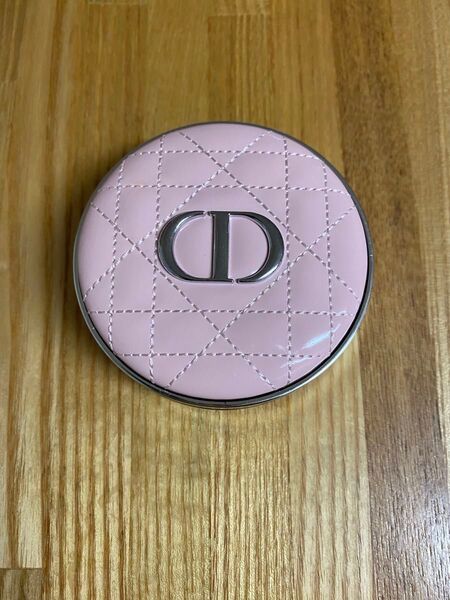 Dior Forever イドラグロウクッションファンデーション 1N 完売ピンクケース スノービューティー フォーエヴァー