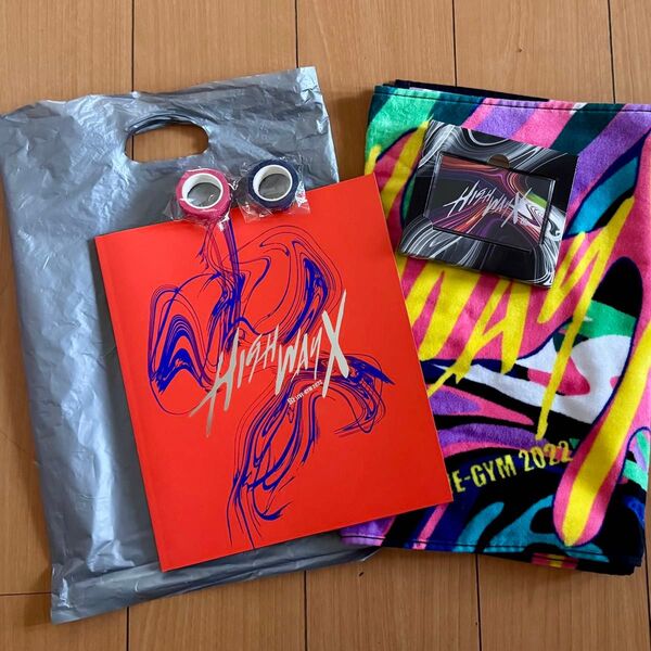 B'z LIVE-GYM 2022 −HIGHWAY X− タオル・パンフレットなど