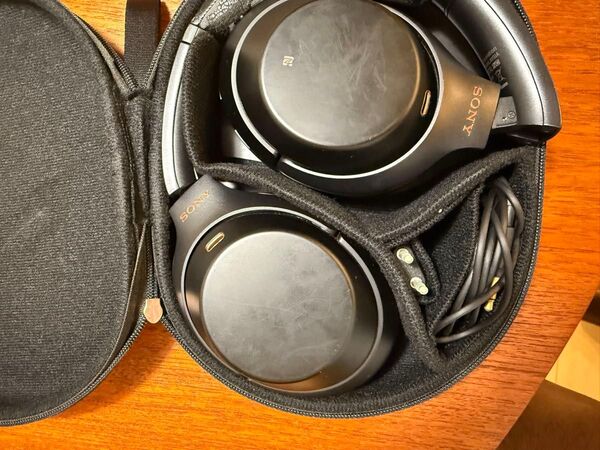 SONY WH1000XM3 ケースあり イヤーパッドは新品に交換済み 他サイト出品中
