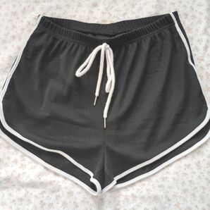 ライン入りショートパンツ 黒 トレーニング