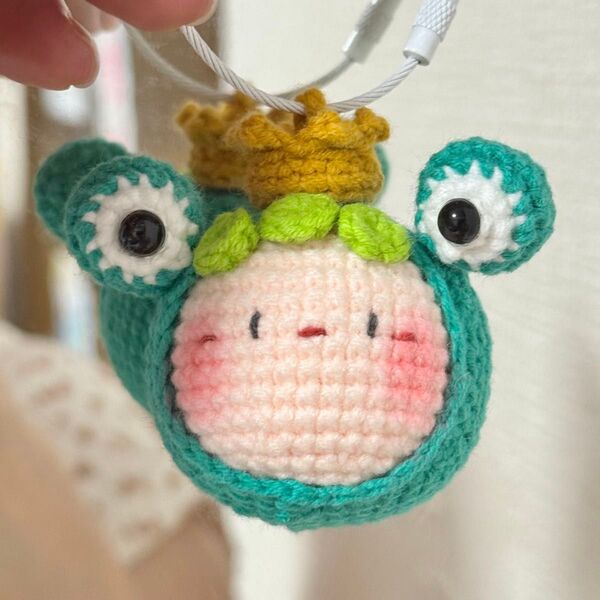 カエル あみぐるみ ハンドメイド コットン ゴールド 王冠 お守り 縁起物 バッグチャーム ストラップ