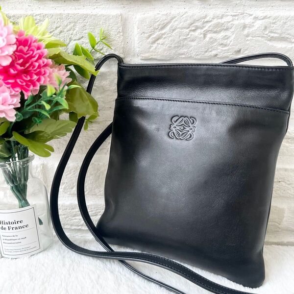 美品★ LOEWE ロエベ アナグラム ショルダーバッグ 本革 レディース メンズ 黒 斜め掛け ブラック レザー