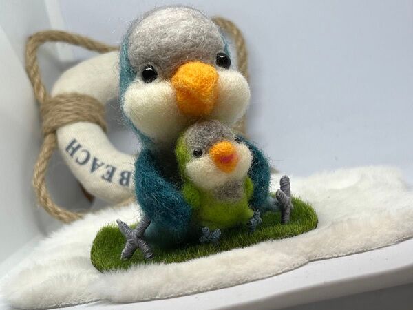 羊毛フェルト ハンドメイド オキナインコぬいぐるみを添えて