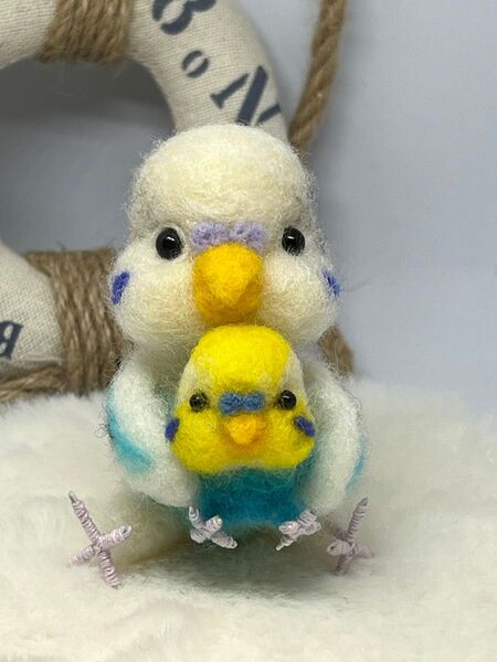羊毛フェルト ハンドメイド セキセイインコぬいぐるみを添えて