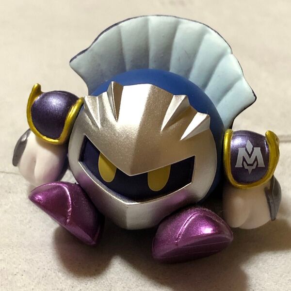 メタナイト 座る星のカービィ フィギュア ガチャ
