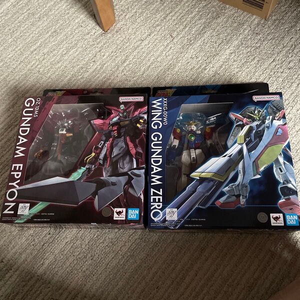 GUNDAM UNIVERSE新機動戦記ガンダムWガンダムエピオン &ウイングガンダムゼロPVC&ABS製塗装済み可動フィギュア
