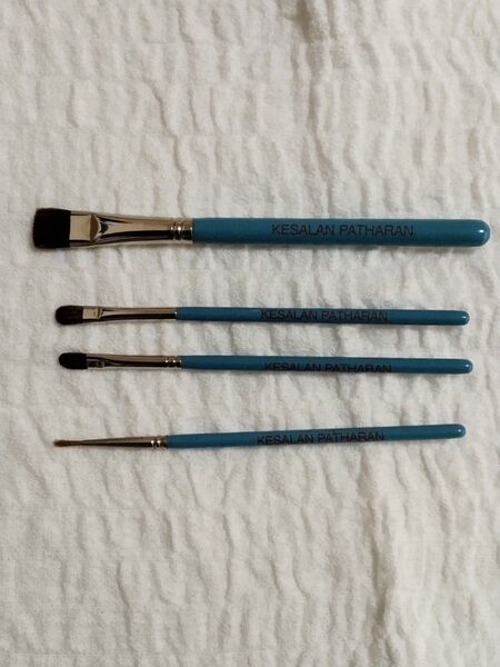 新品 ケサランパサラン メイクブラシ 4本セット 化粧筆 メイク道具