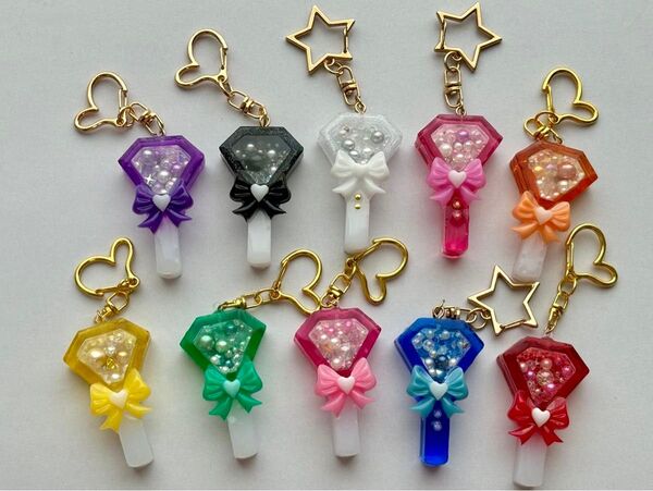 ※オーダーではありません※ 1つ650円 複数購入で割引有。 ハンドメイド レジン シャカシャカキーホルダー ペンライト