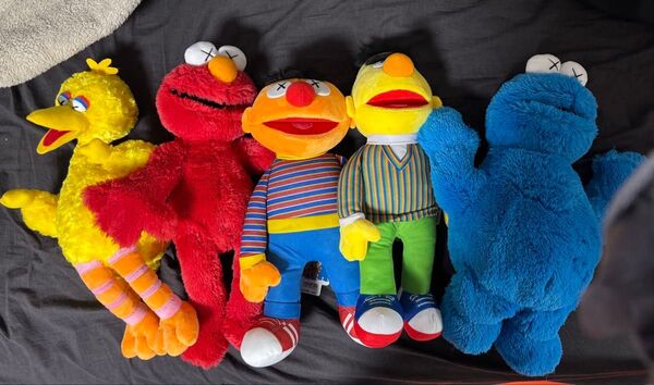 UNIQLO x KAWS x Sesame Street ユニクロカウズ セサミストリート ぬいぐるみ トイコンプリートボックス