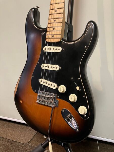 ラッカー仕様 Fender MexicoのRoad Worn Stratocaster Sunburst 2010年レアな初期物