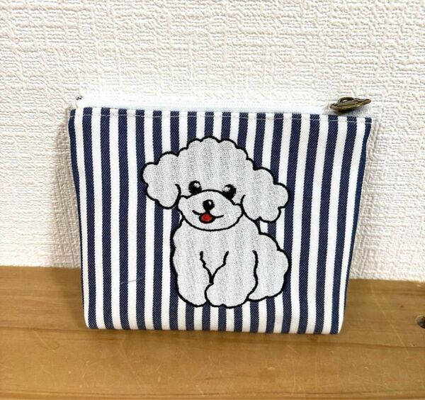 ハンドメイド ホワイトプードル 刺繍 ポーチ