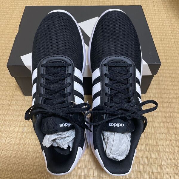 adidas スニーカー