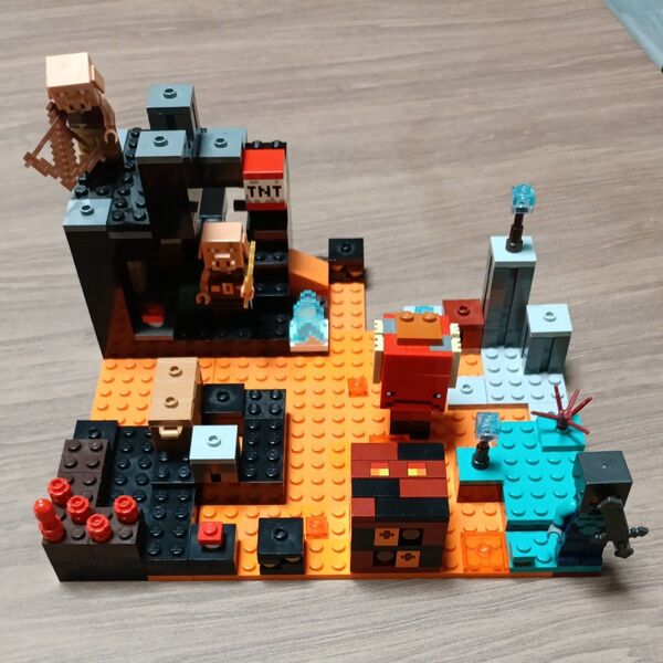 レゴLEGO マインクラフト ネザーの砦 21185 おもちゃ ブロック 街づくり