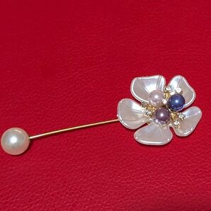 パールの花モチーフ ブローチ
