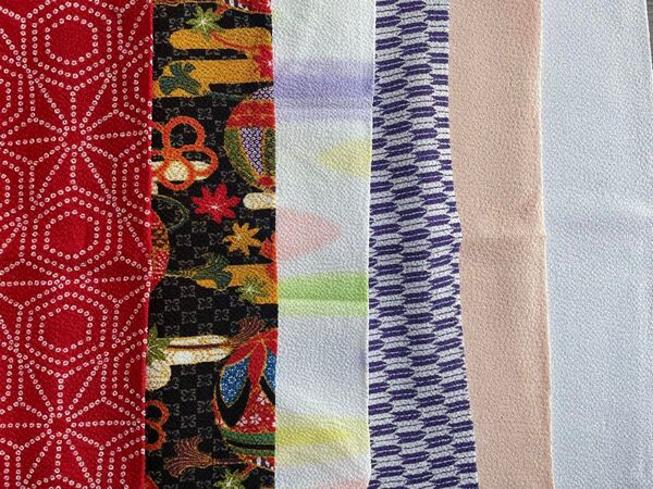 ダイソー【和柄 ちりめん風はぎれ】6枚セット +おまけの刺繍糸5個