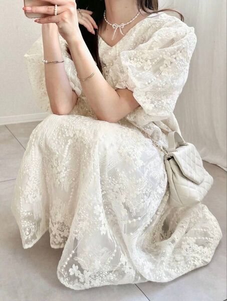 SHEIN FRIFUL アイボリーロング レース ドレス パフスリーブ付き
