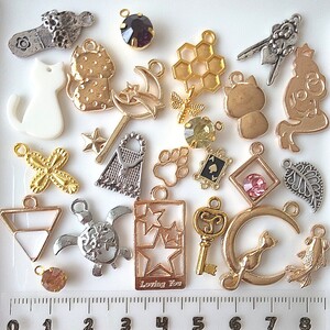 お値下げ☆ハンドメイド、アクセサリーに☆ アンティークチャームセットNo.85