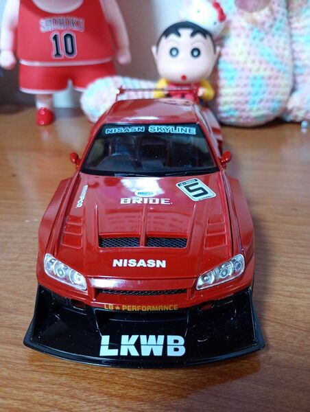 1/24スケール日産スカイライン 2000GT-R R34リバティウォーク ミニカー レッド&ホワイト2台セット新品、未開封