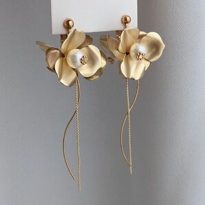 【No.54】アレルギー対応 ハンドメイド イヤリング ピアス フラワー 花 ウェディング ブライダル パール ロング 結婚式